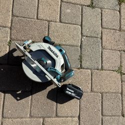 Makita Saw And One Battery