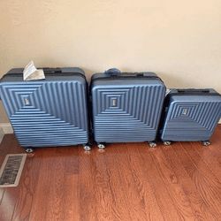 remain media Sturdy Travel Cases for Easy, Hassle-Free Trips!