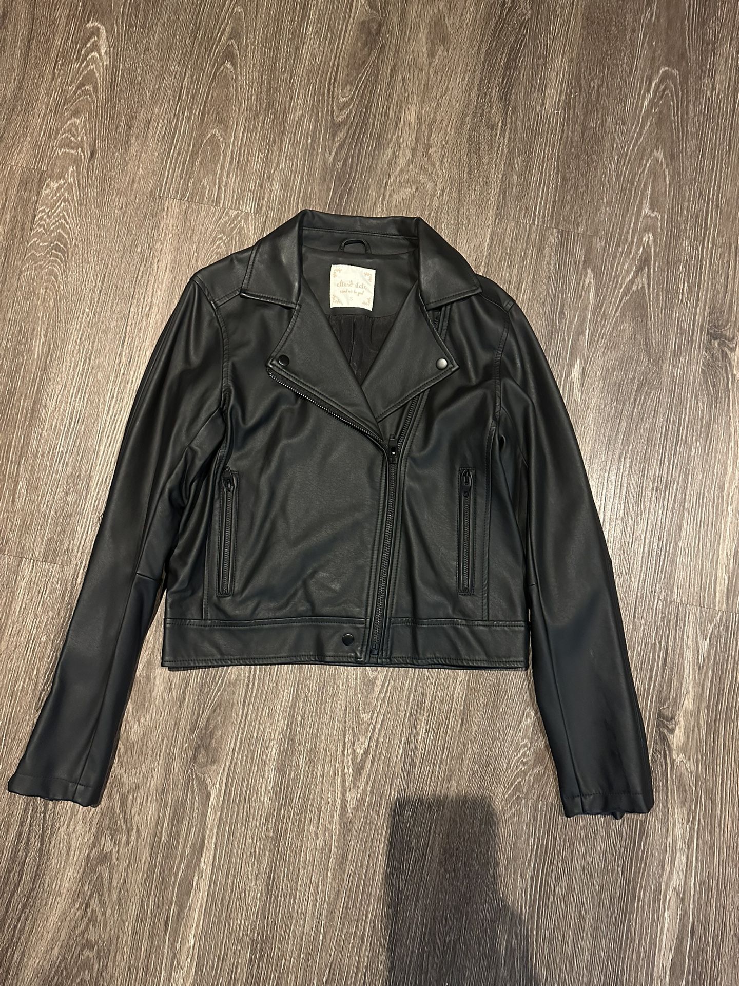 🖤 Women’s Black Leather Jacket – Size S
