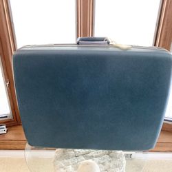 Suitcase Luggage Samsonite Royal Traveler Medalist  25”wide x 20”tall x 7”deep HARDSHELL