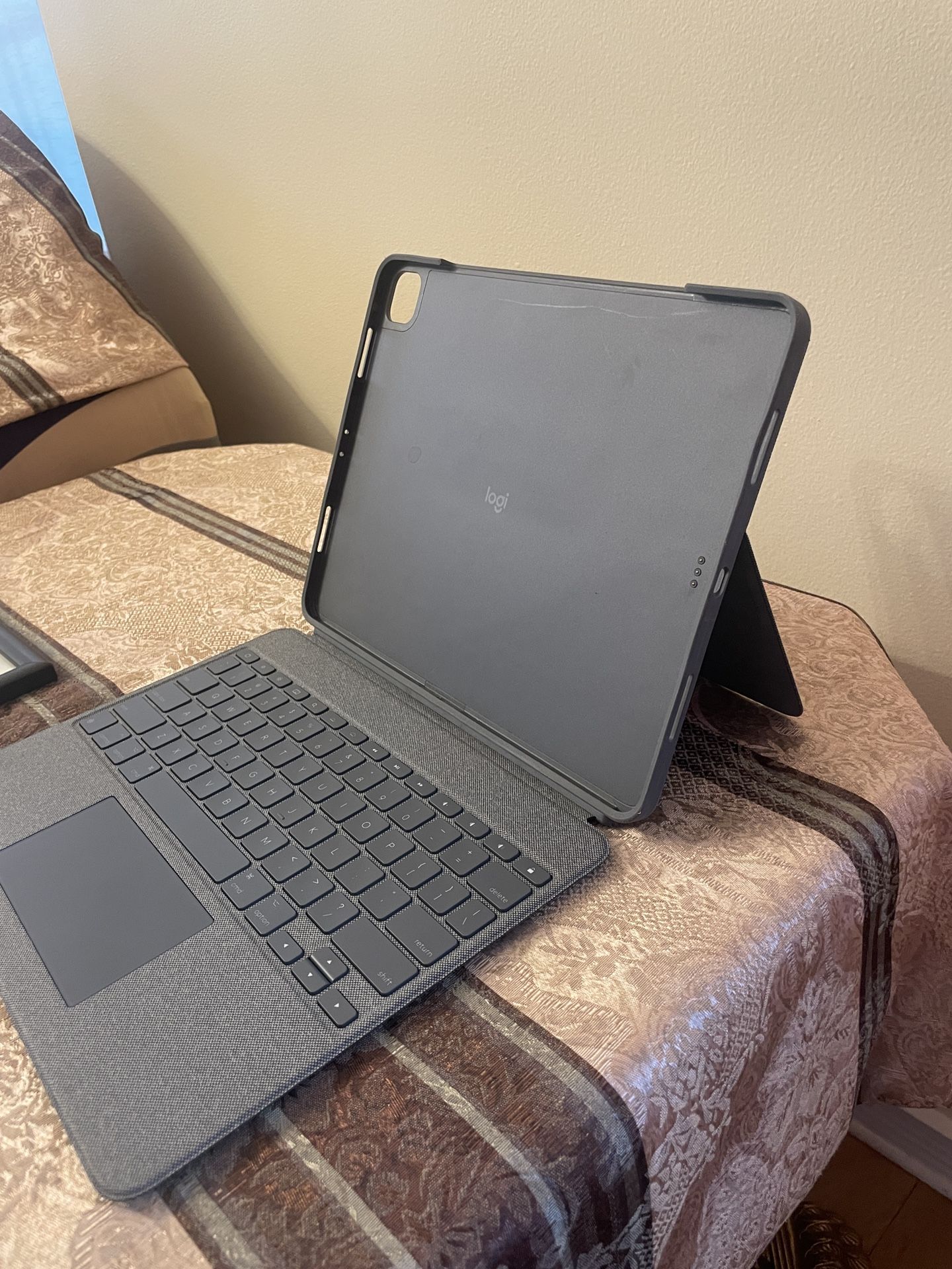 Logitech Folio Touch Keyboard Folio for iPad Air (5th 4th