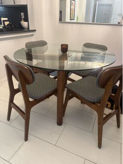 Dining Room Table including chairs