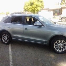 Clean tittle    2011 Q5 Audi