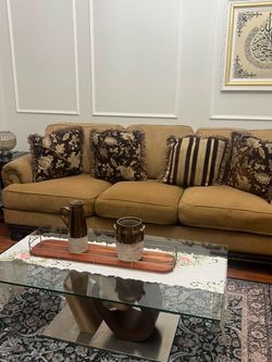 Living room set sofa, loveseat, and a good condition