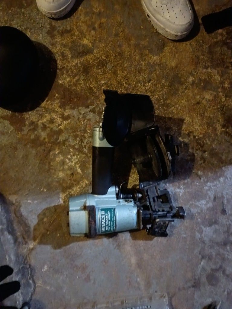 Hitachi Roofing Gun
