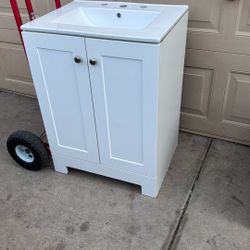 24x19  WHITE VANITY  W  WHITE TOP NEW 