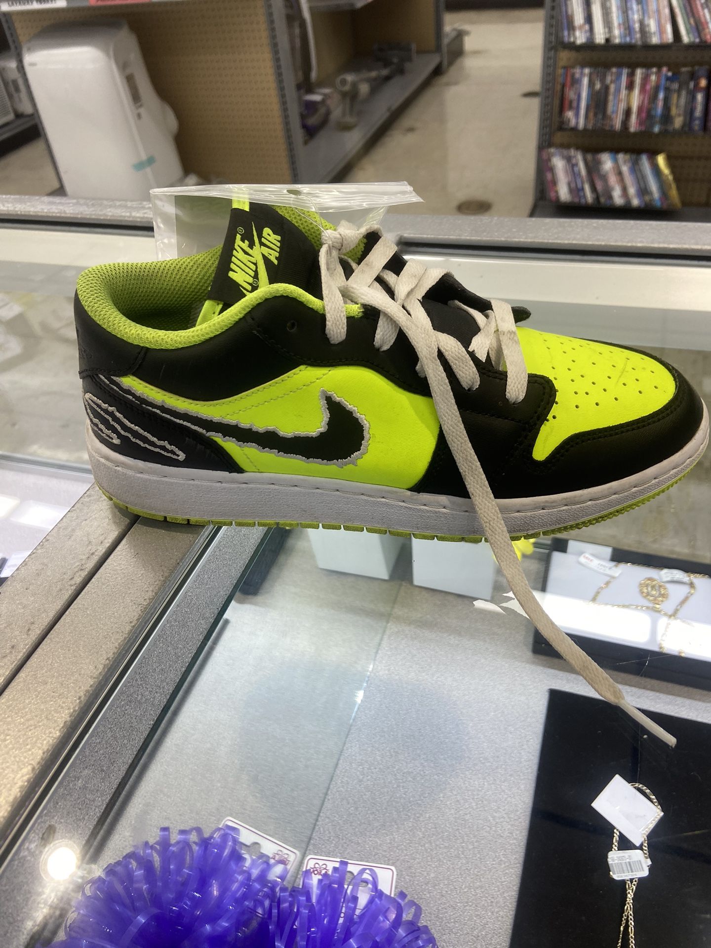 Nike Size:6.5Y