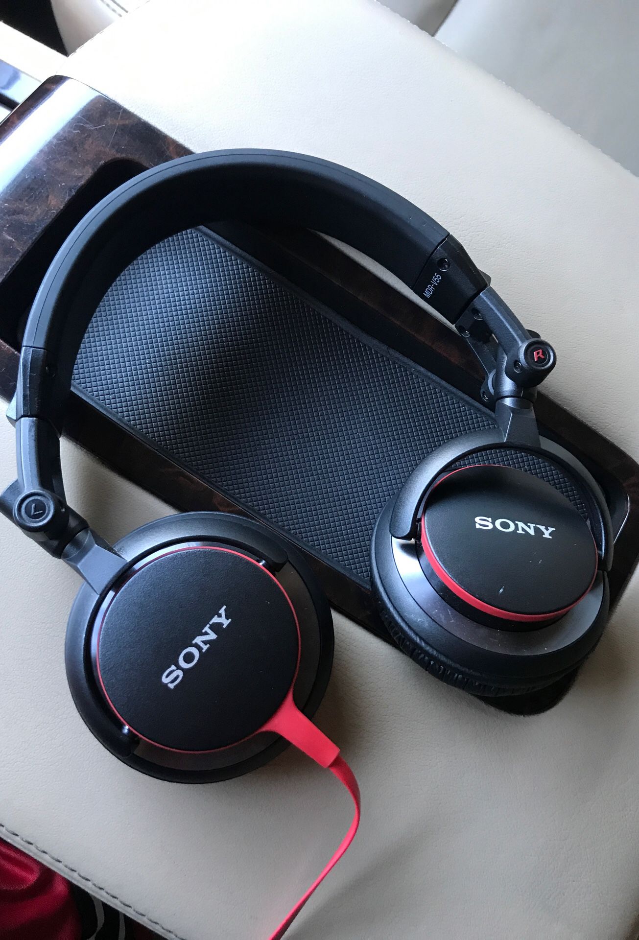 Sony headphones works perfect!!!