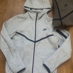 Gray Nike Tech Size M