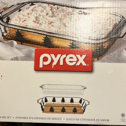 NIB Pyrex Xmas Serveware
