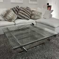 Beautiful coffee table. Tempered glass.