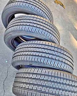 235/60/18 Bridgestone 📍📍 Vendo un set de llantas con 80% de vida las 4 📍🌟