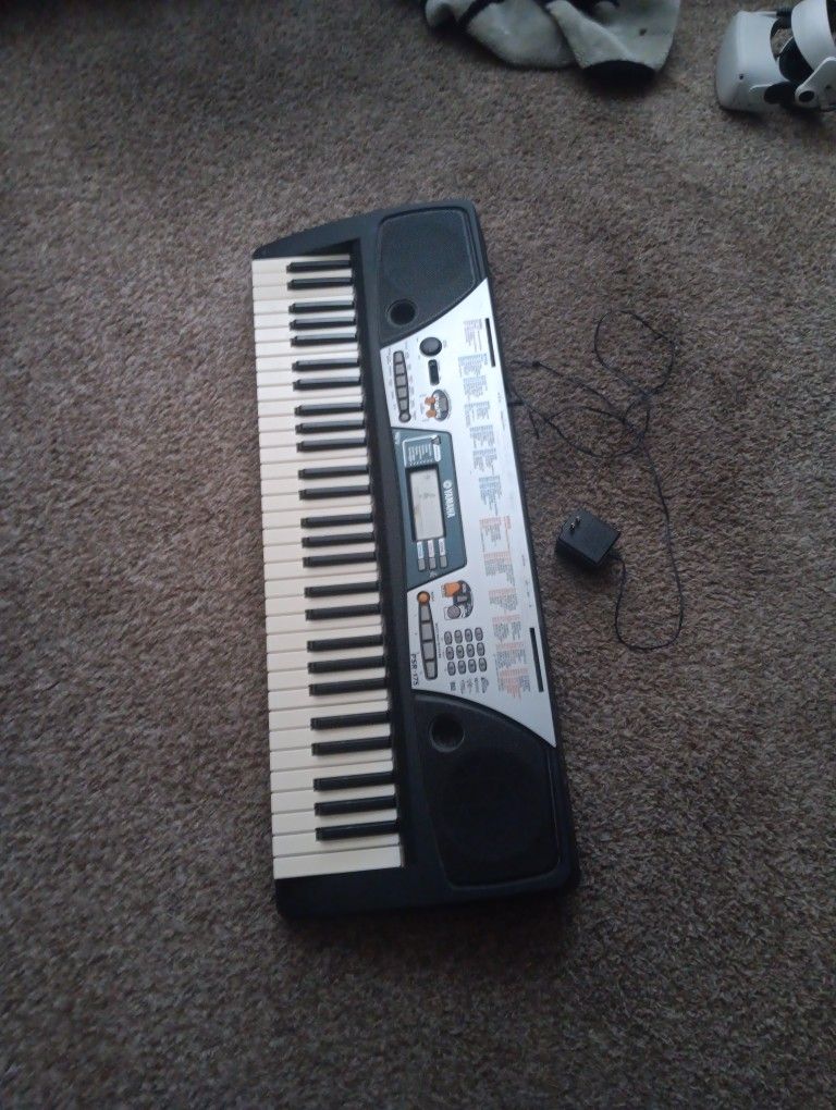 Yamaha Electronic Piano PSR-175 (Used)