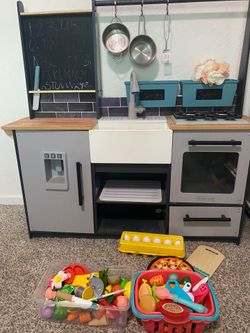 Toy kitchen