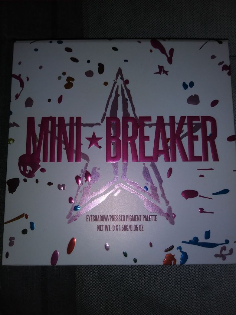 Jeffree Starr eyeshadow palette