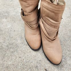 womens Boots Sizes 9-9.5