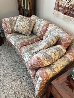 Vintage Highland House 2-Person Love Seat