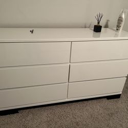 bedroom dresser/mirror/side table