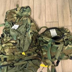 US Military Large Field Pack W/Internal Frame And Detachable Combat Patrol Pack. Military Backpack 