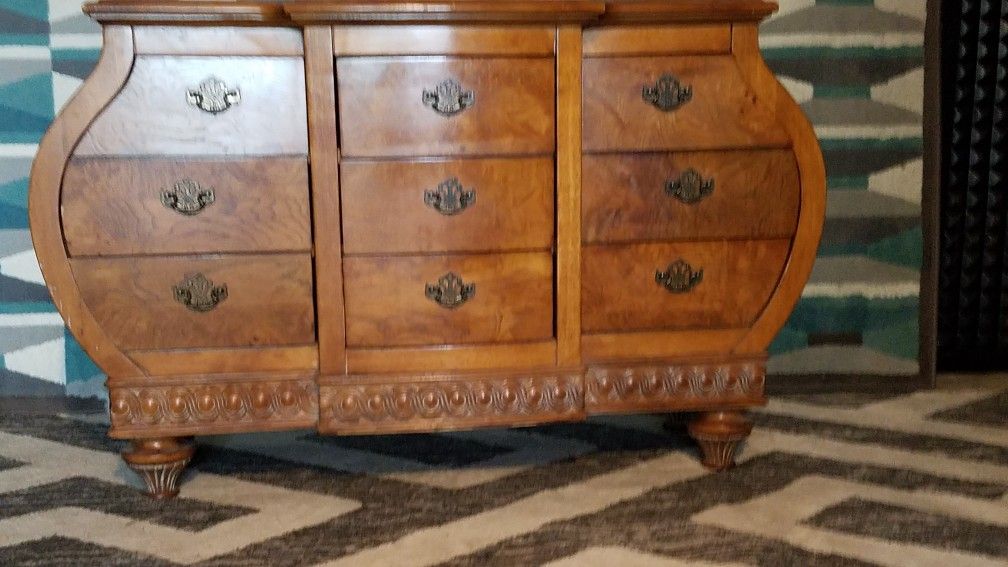 Dresser with dove tails