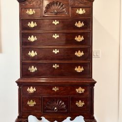 Beautiful Wooden Vintage Dresser Chest Drawers 
