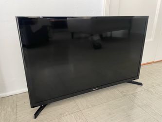 Samsung 32 inch TV (Not a Smart TV)
