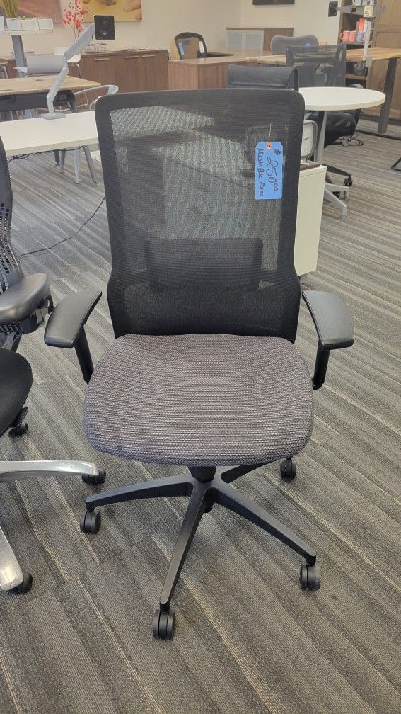 Novo Sit-on-it Task Chair