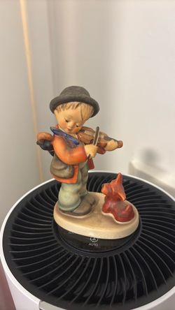 Hummel boy with dog and violin