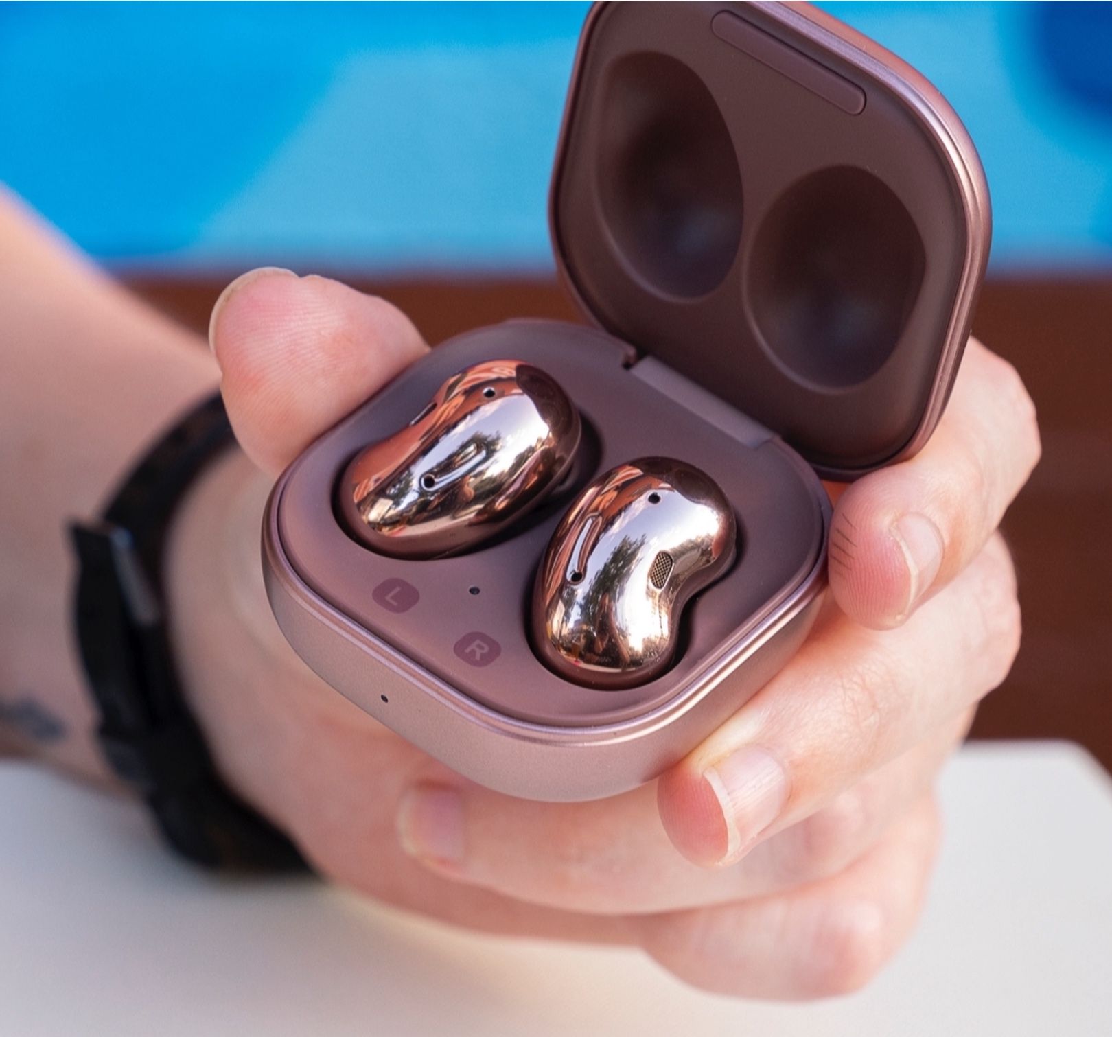Samsung True Sound Galaxy Buds Live Bluetooth SM-R180 Earbuds Bronze with Charging Case