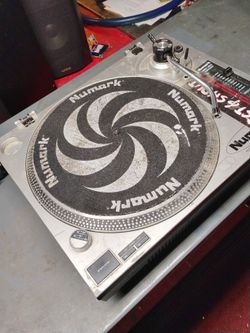 Numark Turn Table Tt-1520