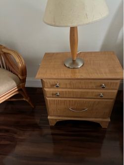2 Wood nightstand with lamps