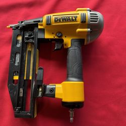 Dewalt 16gauge Finish Nailer Nail Gun 