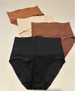 4 pieces of Victoria's Secret high-waisted seamless underwear, size M