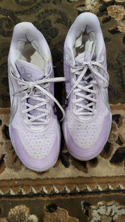 Li-Ning Way of Wade 808 3 Ultra sneakers feature a distinct lavender "Chemical Reaction" colorway.