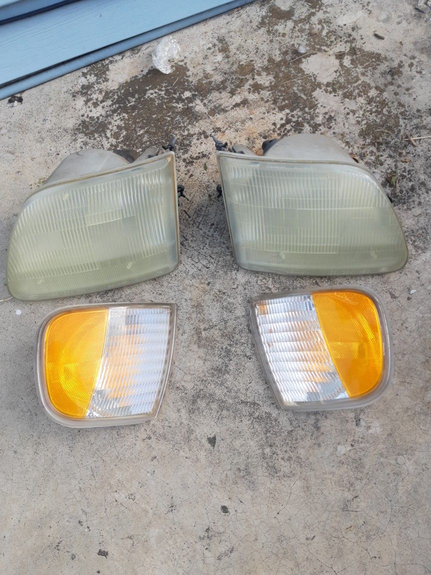 Ford F-150 2002 Headlights