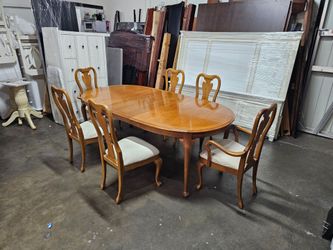 Dinning Table And 6 chairs