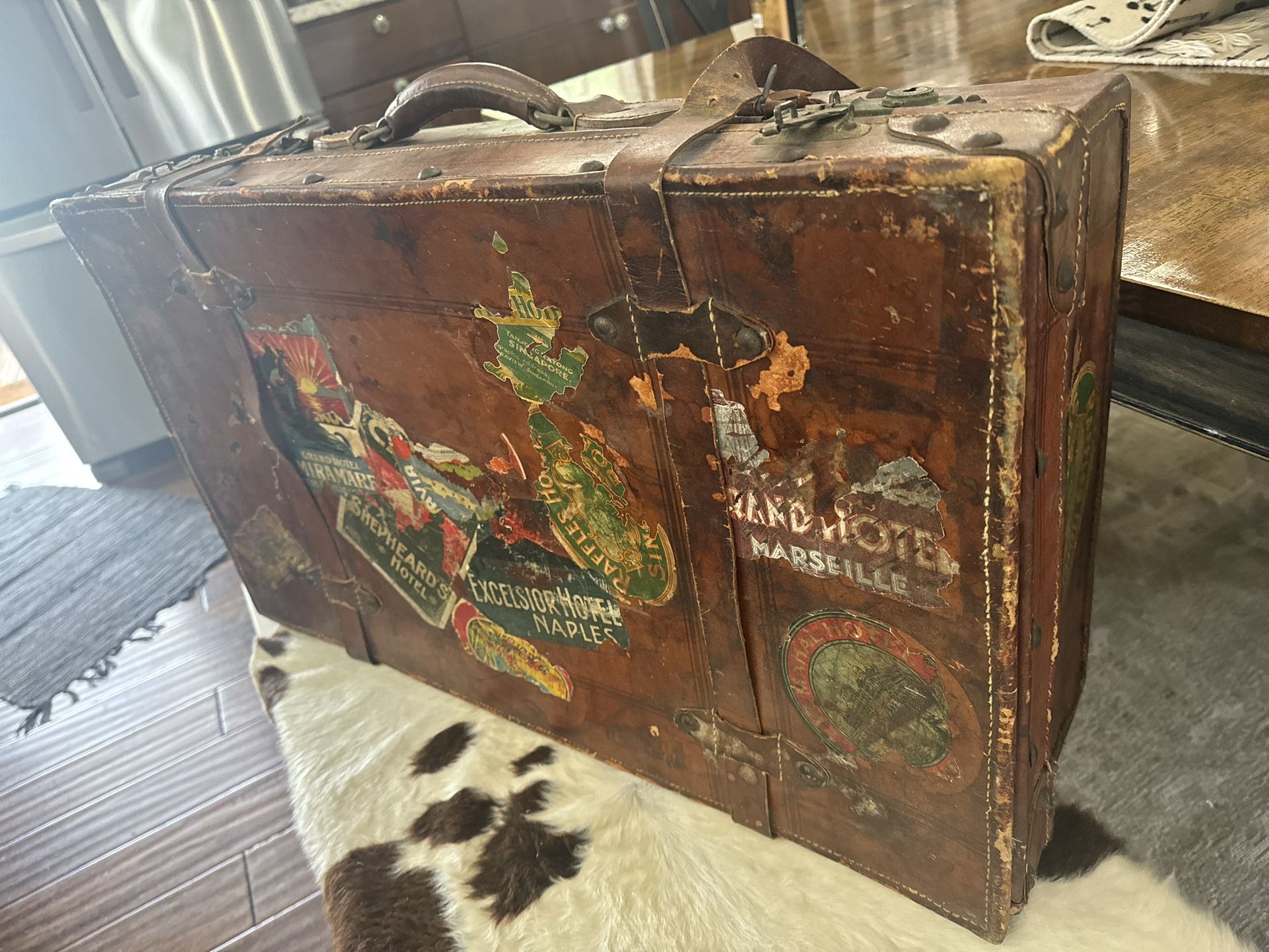 Real Vintage Leather Trunk/ Suitcase!