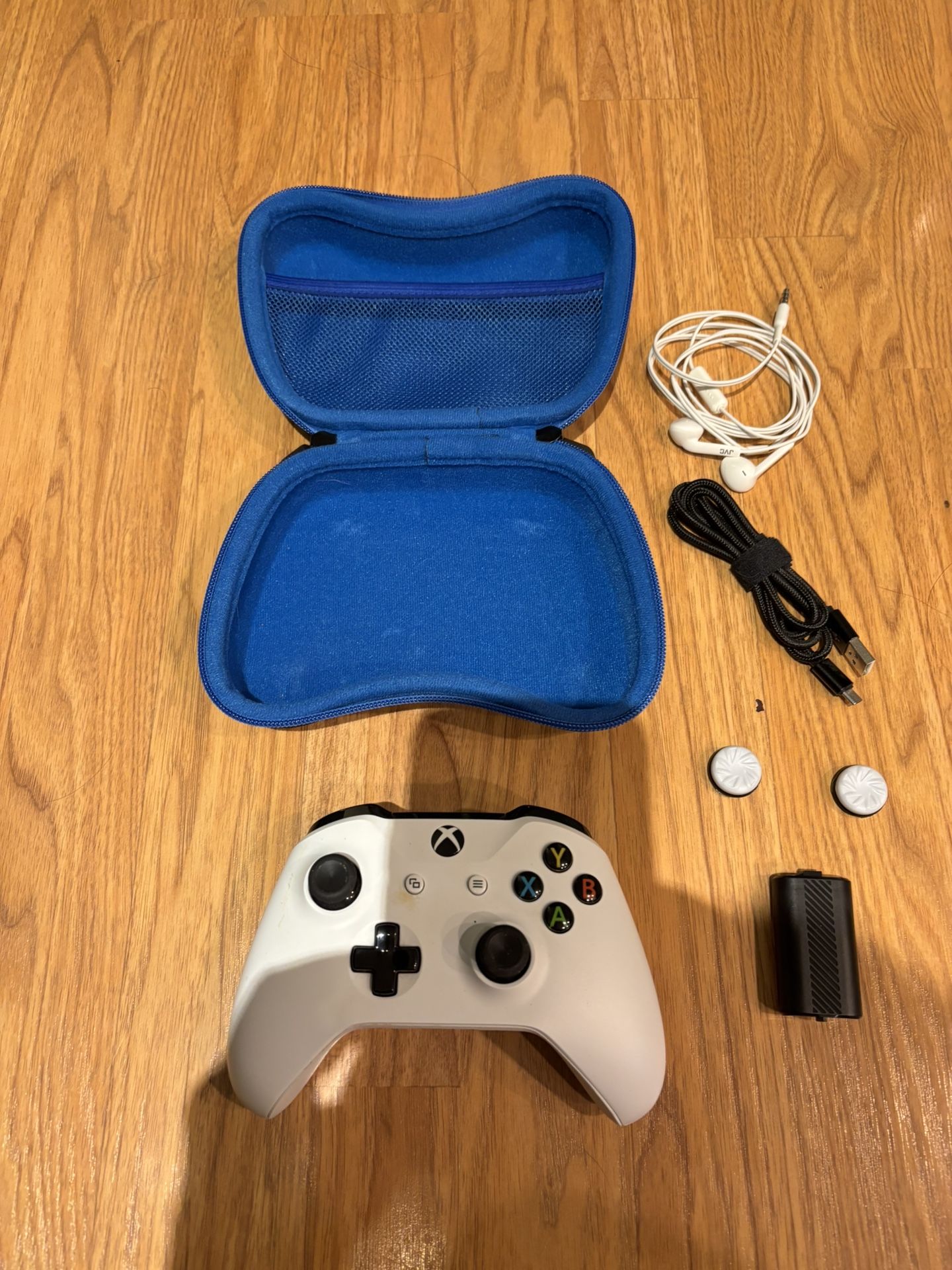 Xbox One Controller w/ Accessories