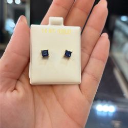 14kt Sapphire Studs 