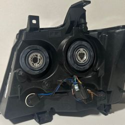 ⭐22-23 ⭐Fits 07-14 Chevrolet Suburban/Avalanche/Tahoe Right Headlight Halogen (contact info removed)6⭐ RAG-3-14 