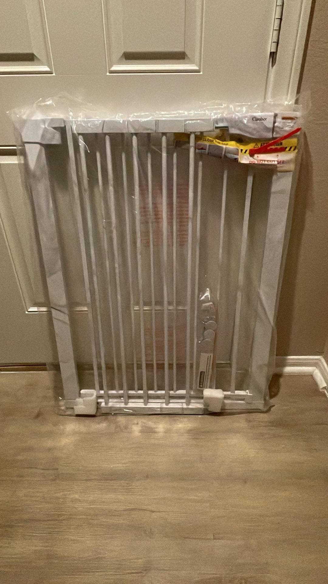 Brand New In Box Baby Gate Dog Gate Pet Gate