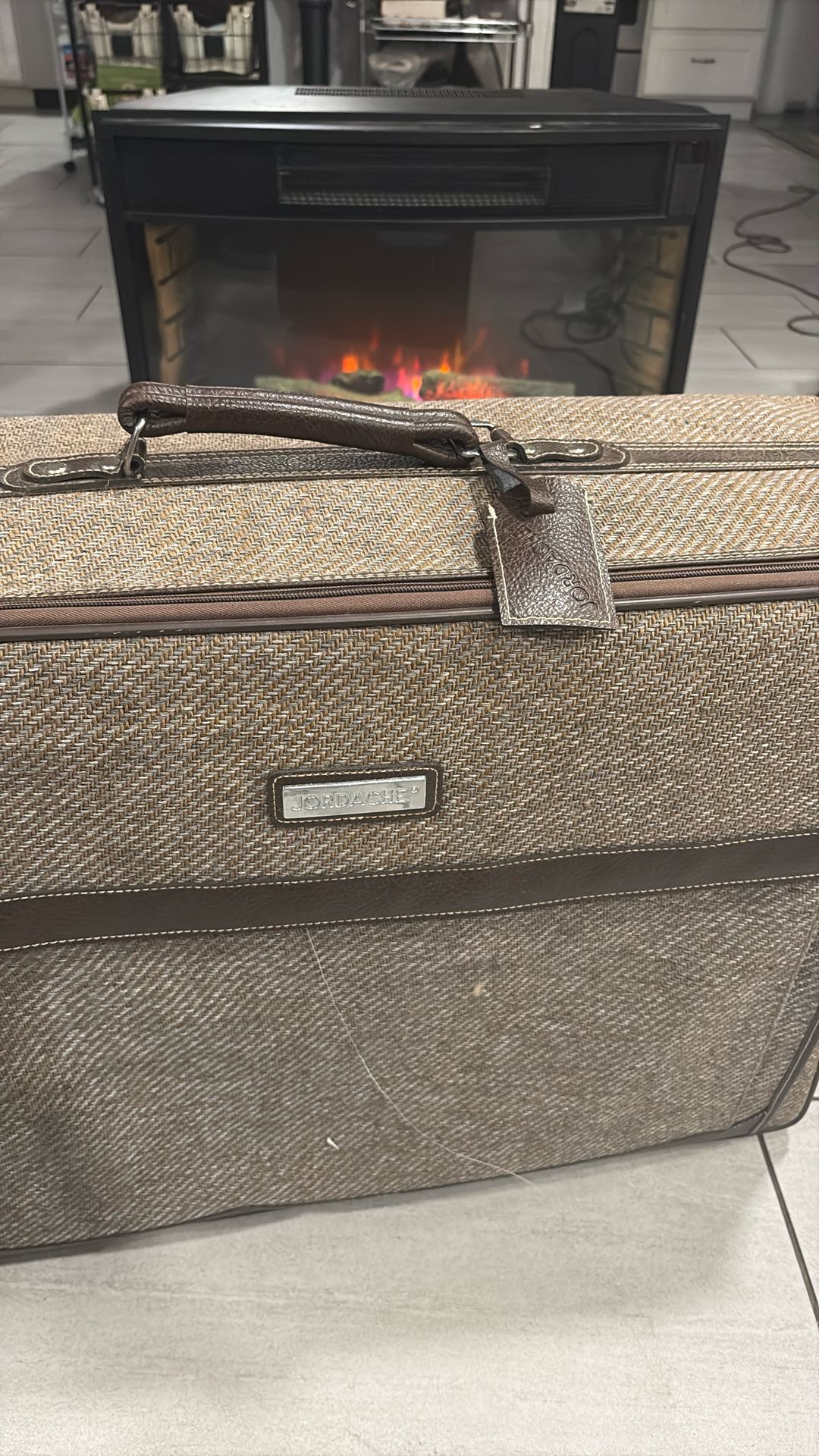 JORDACHE - Luggage Large Mobile Suitcase 