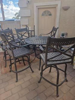 6 bar stools n table