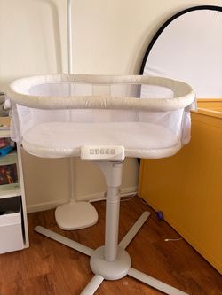 HALO BassiNest Swivel Sleeper + Extra DreamWeave Pad & Sheet