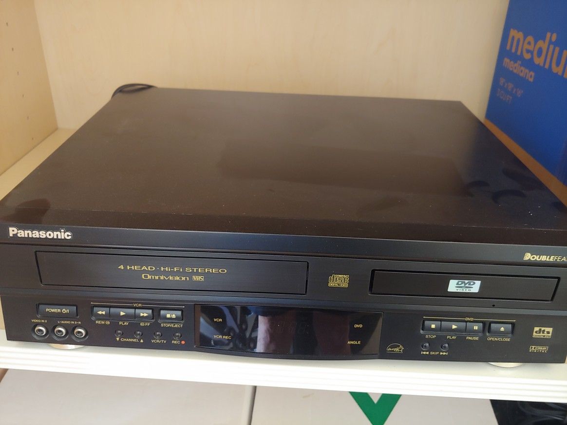 Panasonic Dual Play VHS/DVD
