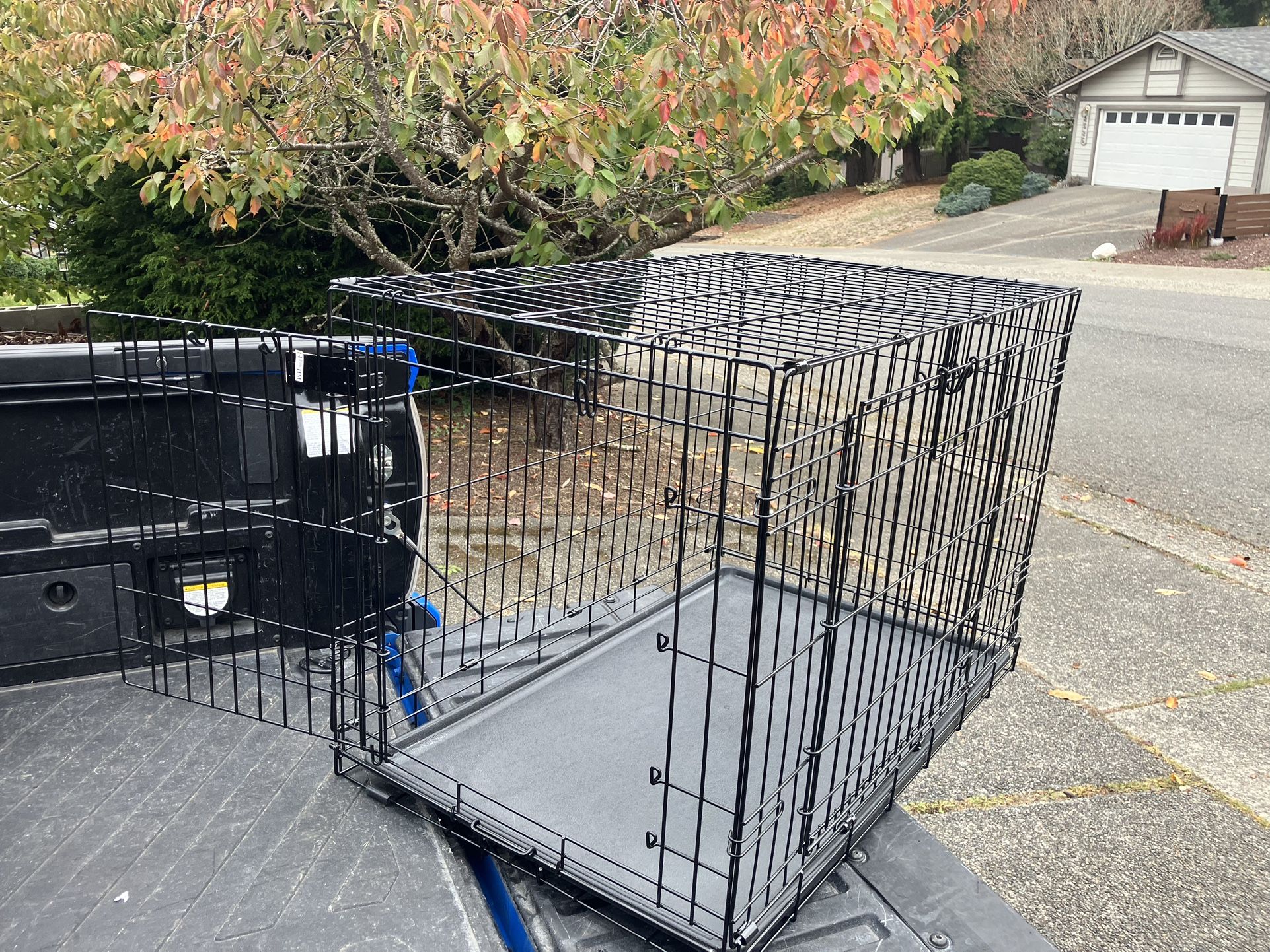 Large Medium Dog Kennel Crate Collapsible in Good Condition 36” L by W 22” H “24