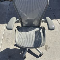 Herman miller Aeron- Size B desk office Gaming Chair