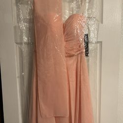 New Junior Dress Size 4 (Blush Color )
