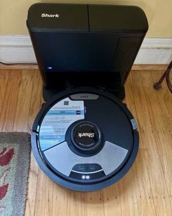 NEW Shark Combo Robot Vacuum & Mop, Shark Matrix HEPA Bagless Self Empty Base (Reconditioned) !