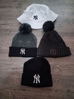 4 NY Yankees hats... YES THEY'RE AVAILABLE